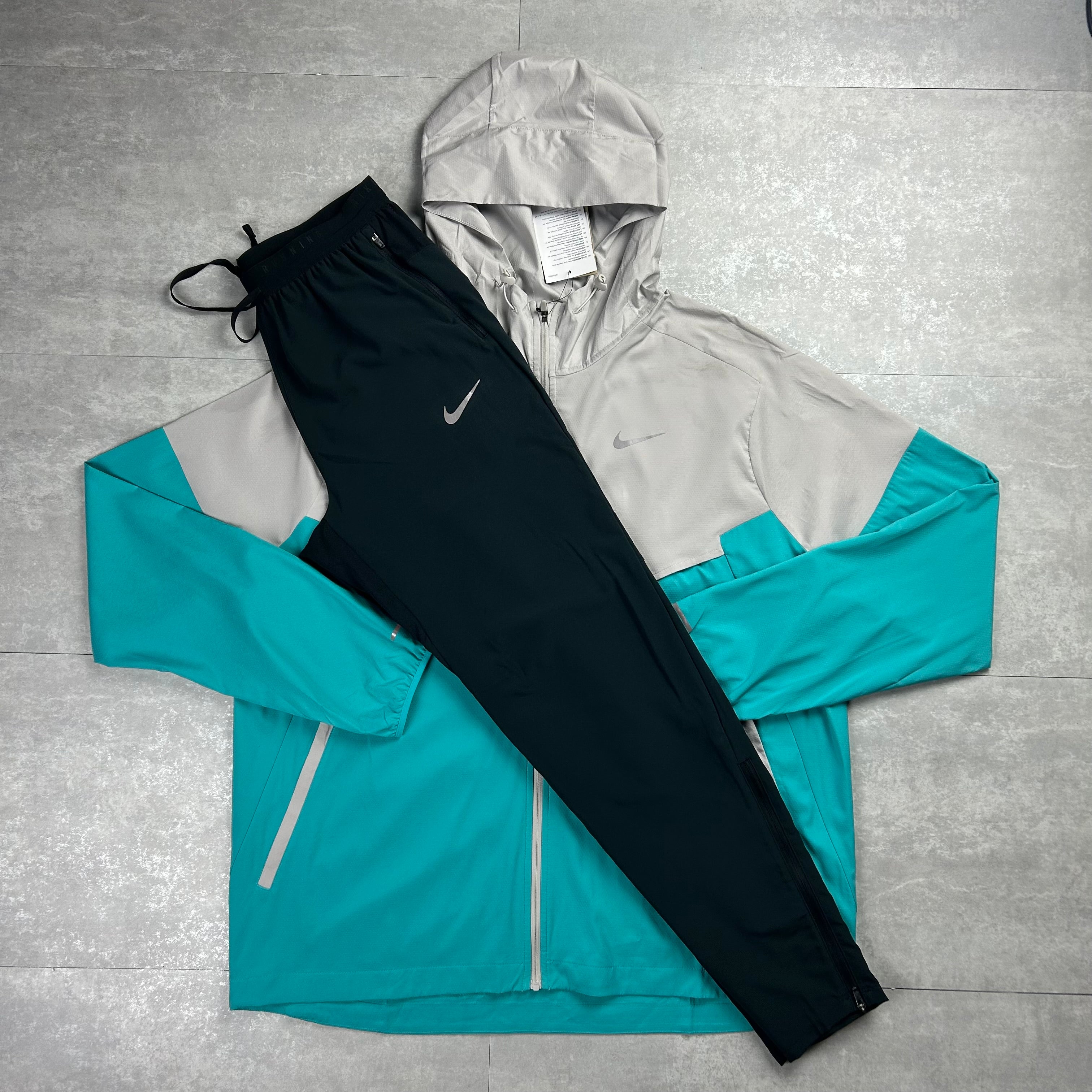 Nike Men's repel Windrunner set dusty cactus