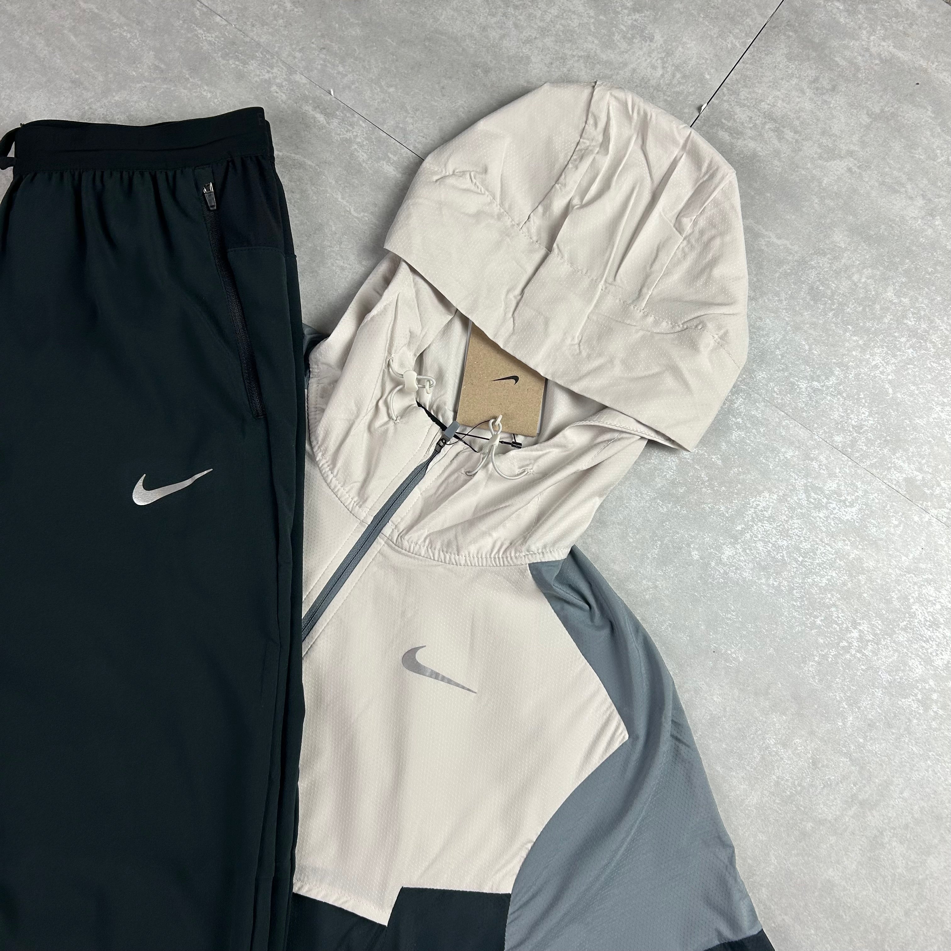 Nike Men's repel Windrunner set Light bone
