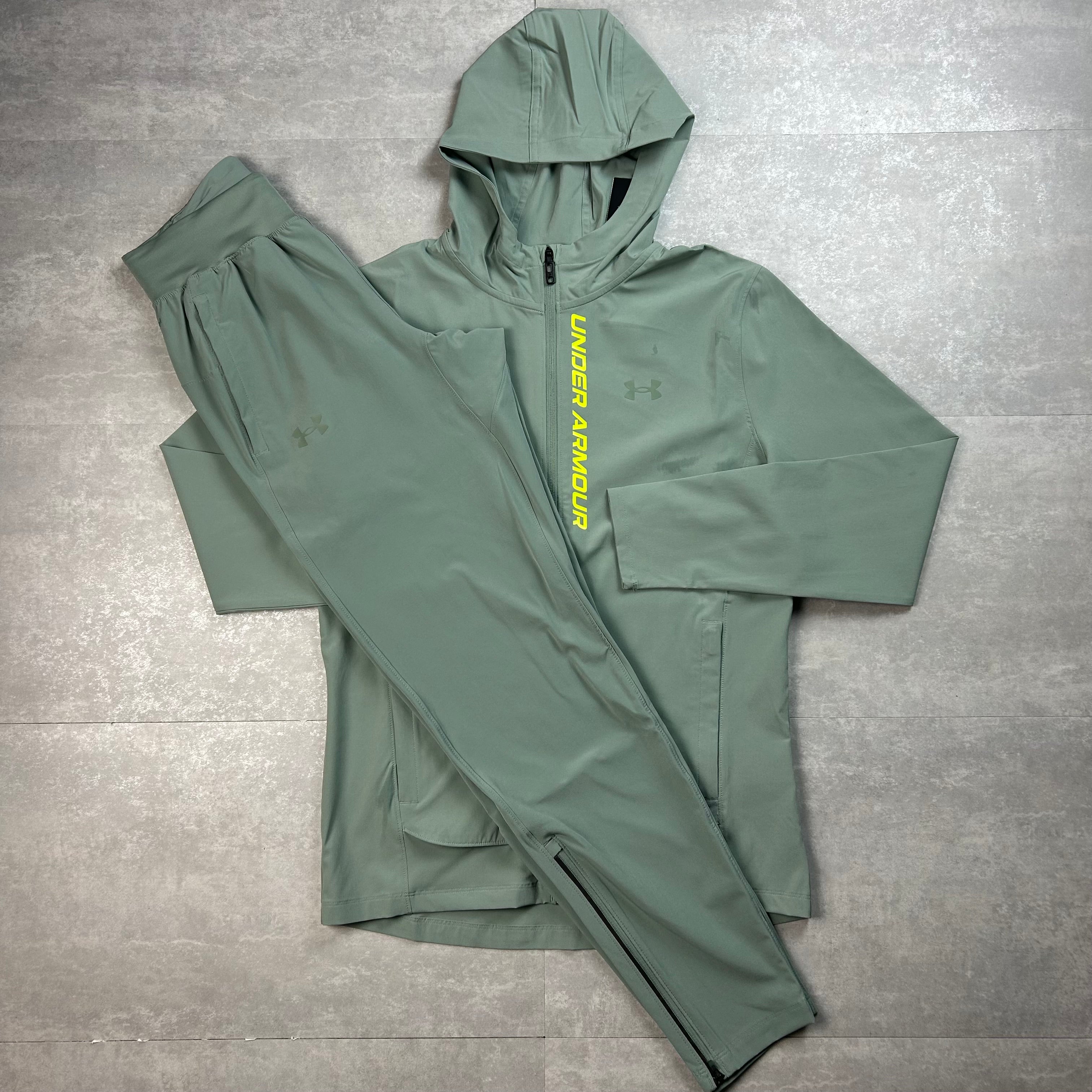 under armour out run the storm tracksuit set green