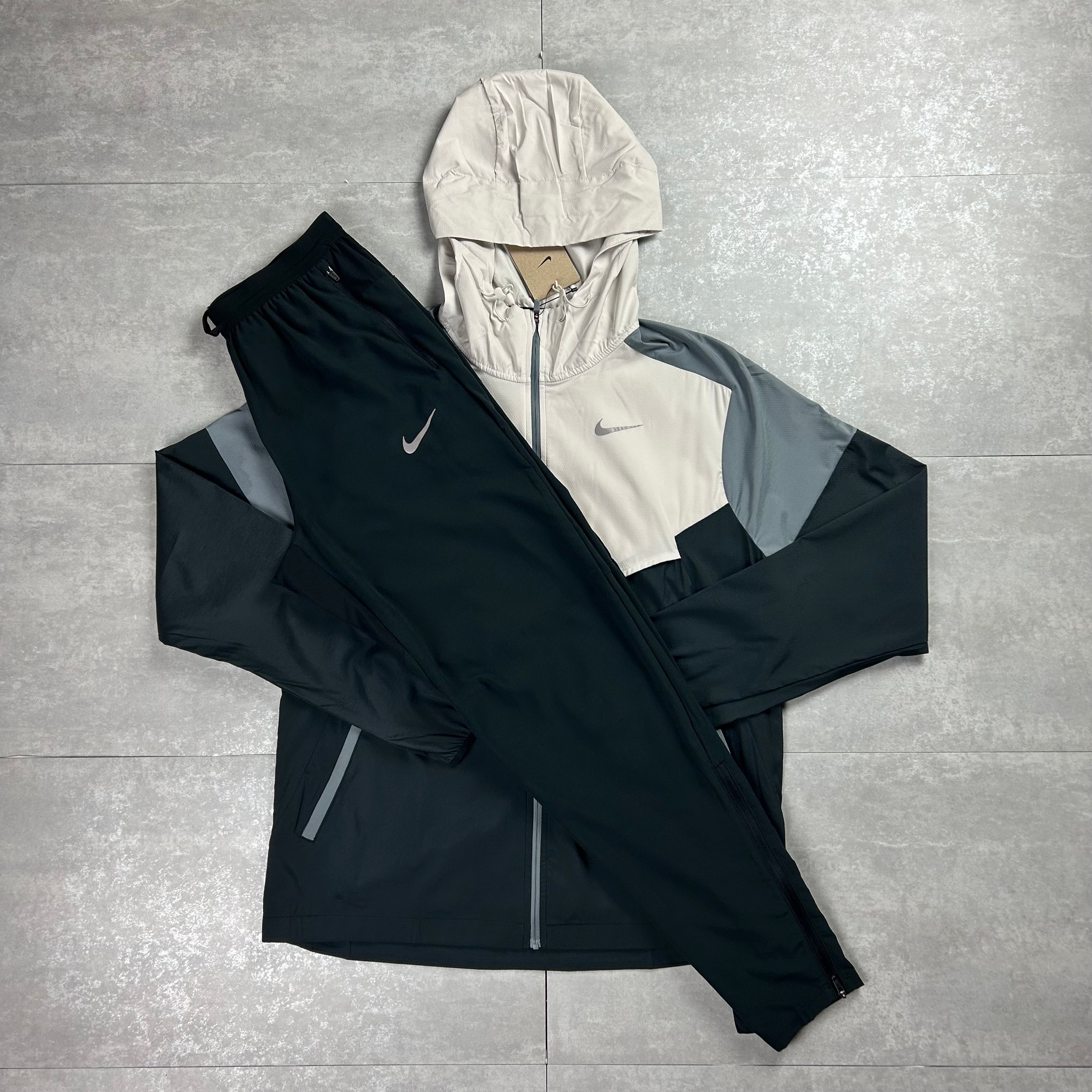 Nike Men's repel Windrunner set Light bone