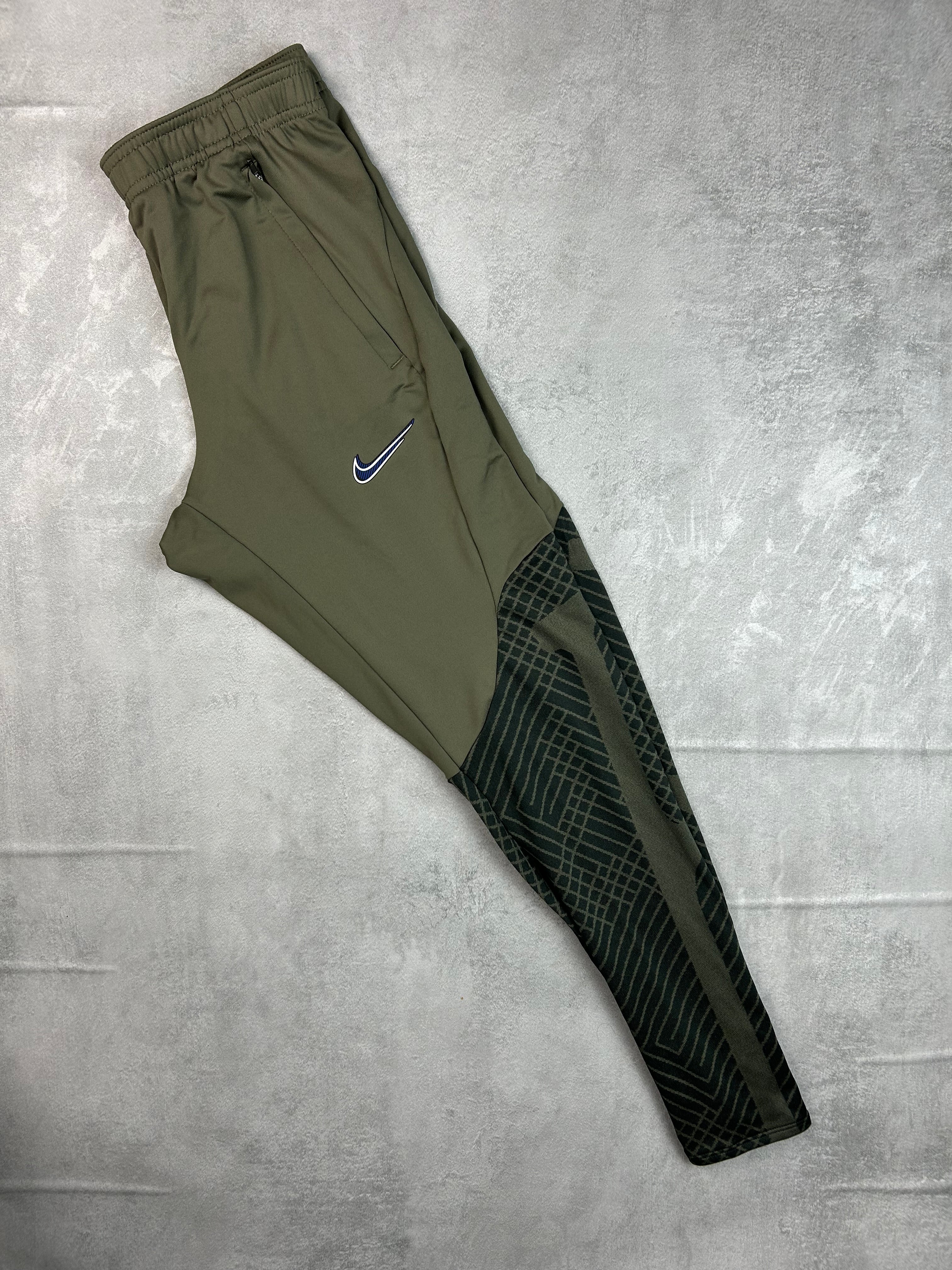 Nike strike trousers green