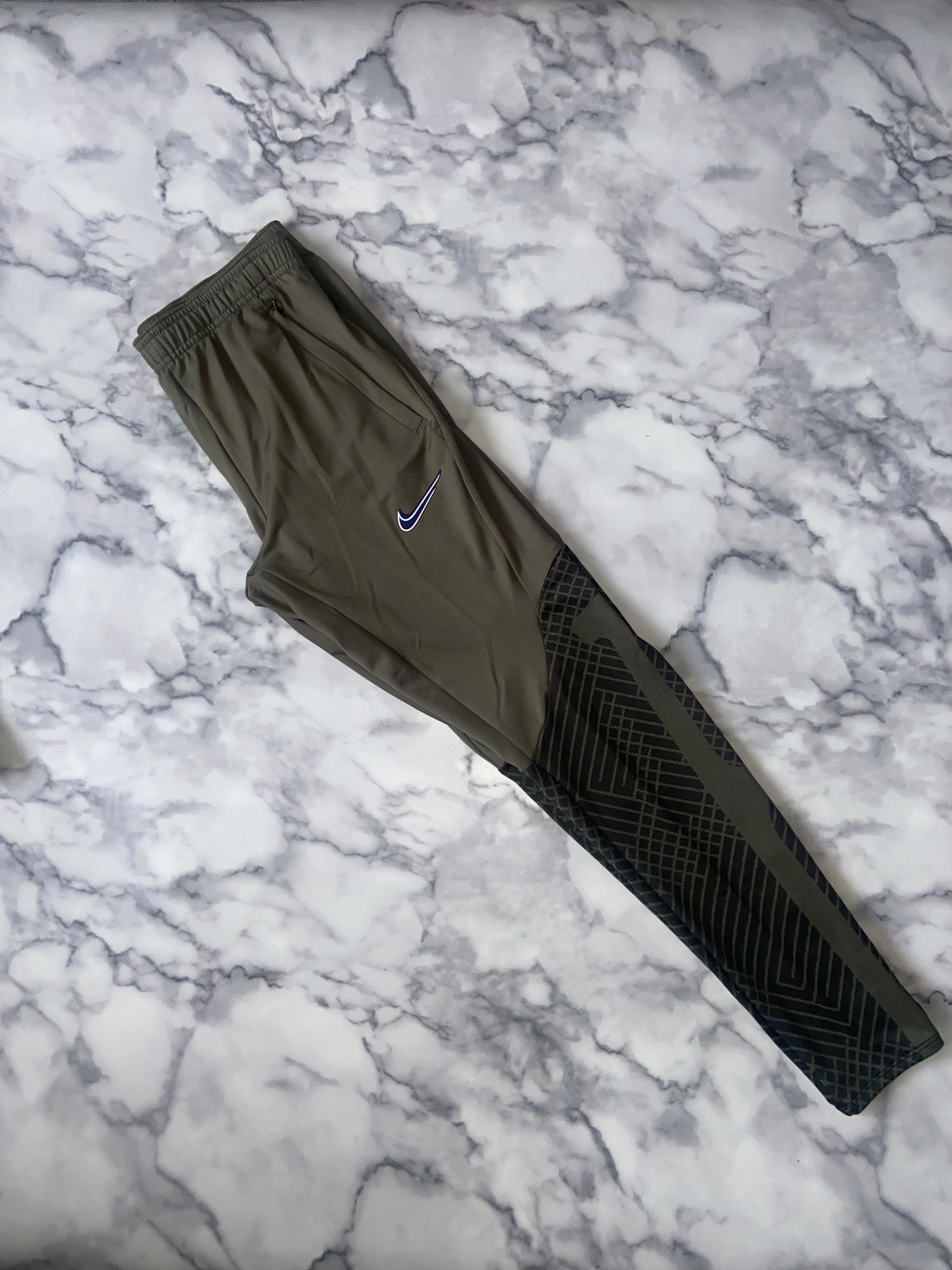 Nike strike trousers green