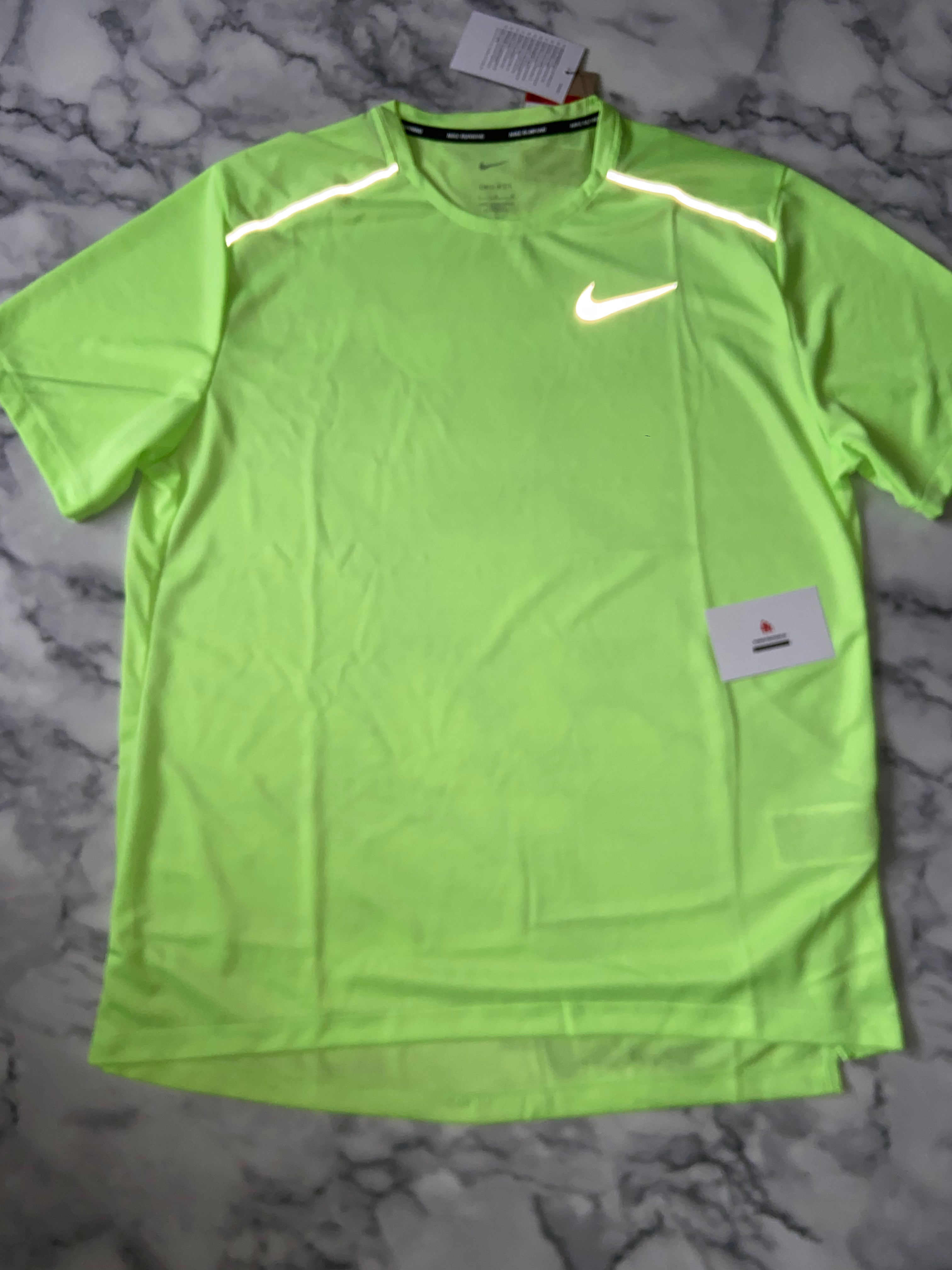 Nike miler 1.0 t shirt ghost green